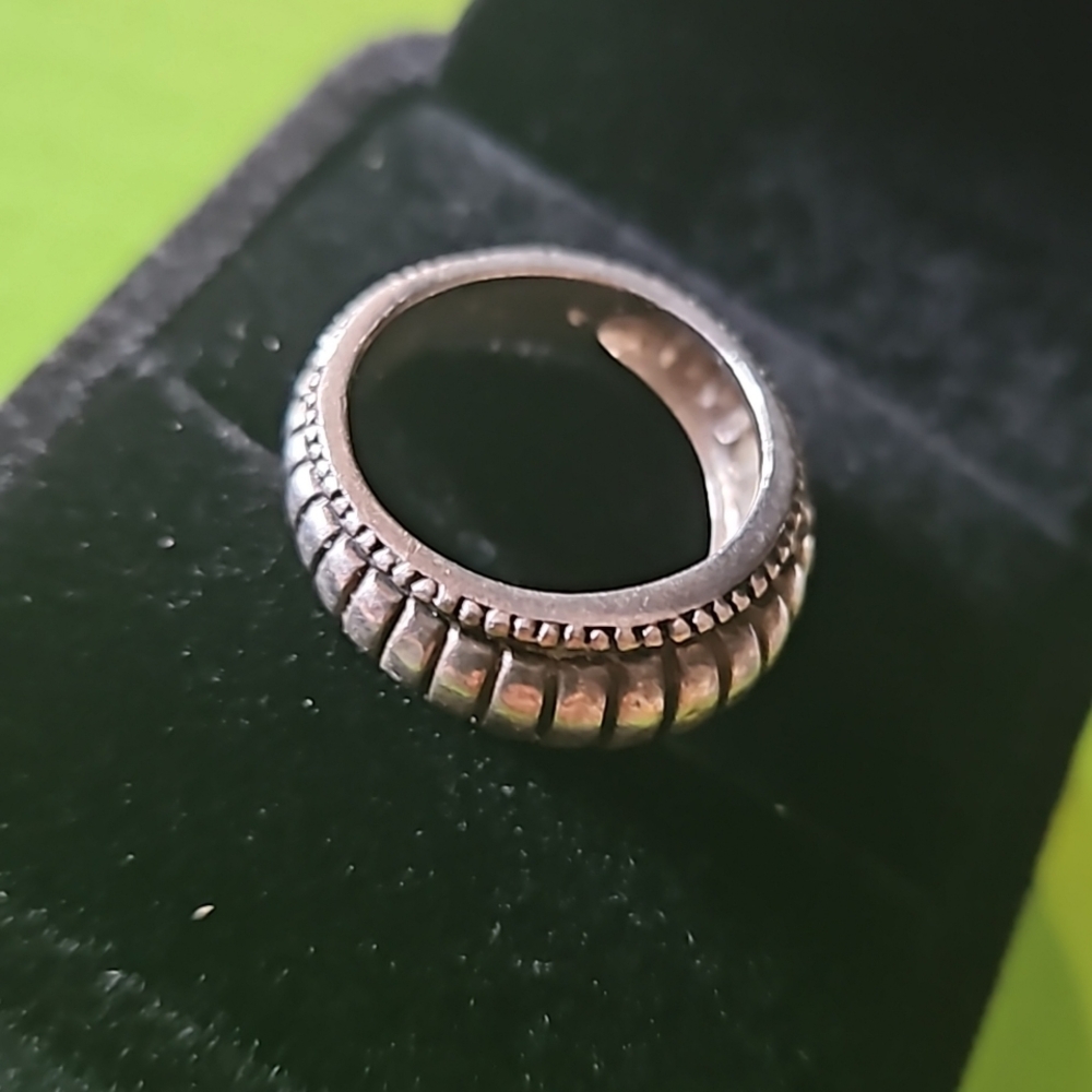 Rare 70s Sterling handmade Hallmarked Vtg Scalloped Dome Band Ring Size 7 - Picture 5 of 15